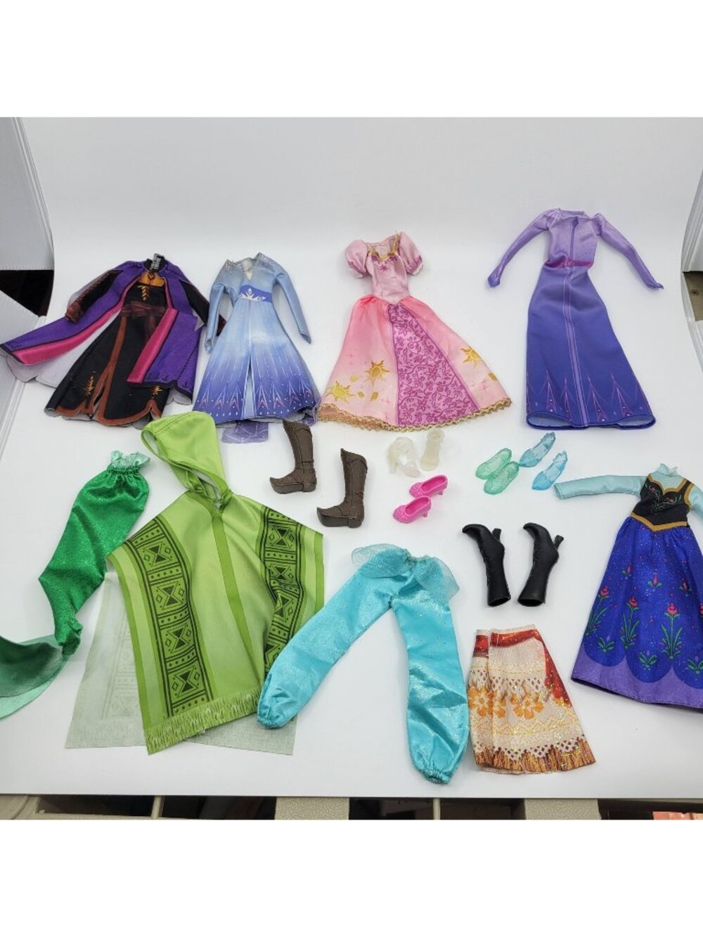 Disney Princess Doll Clothes and Shoes Lot for the 10" Sized Dolls 20+ PCS